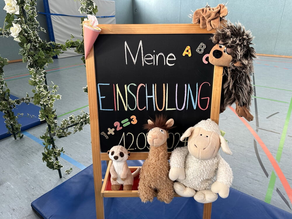 Herzlich willkommen, liebe Erdmännchen-, Affen-, Lama- und Schafklasse!